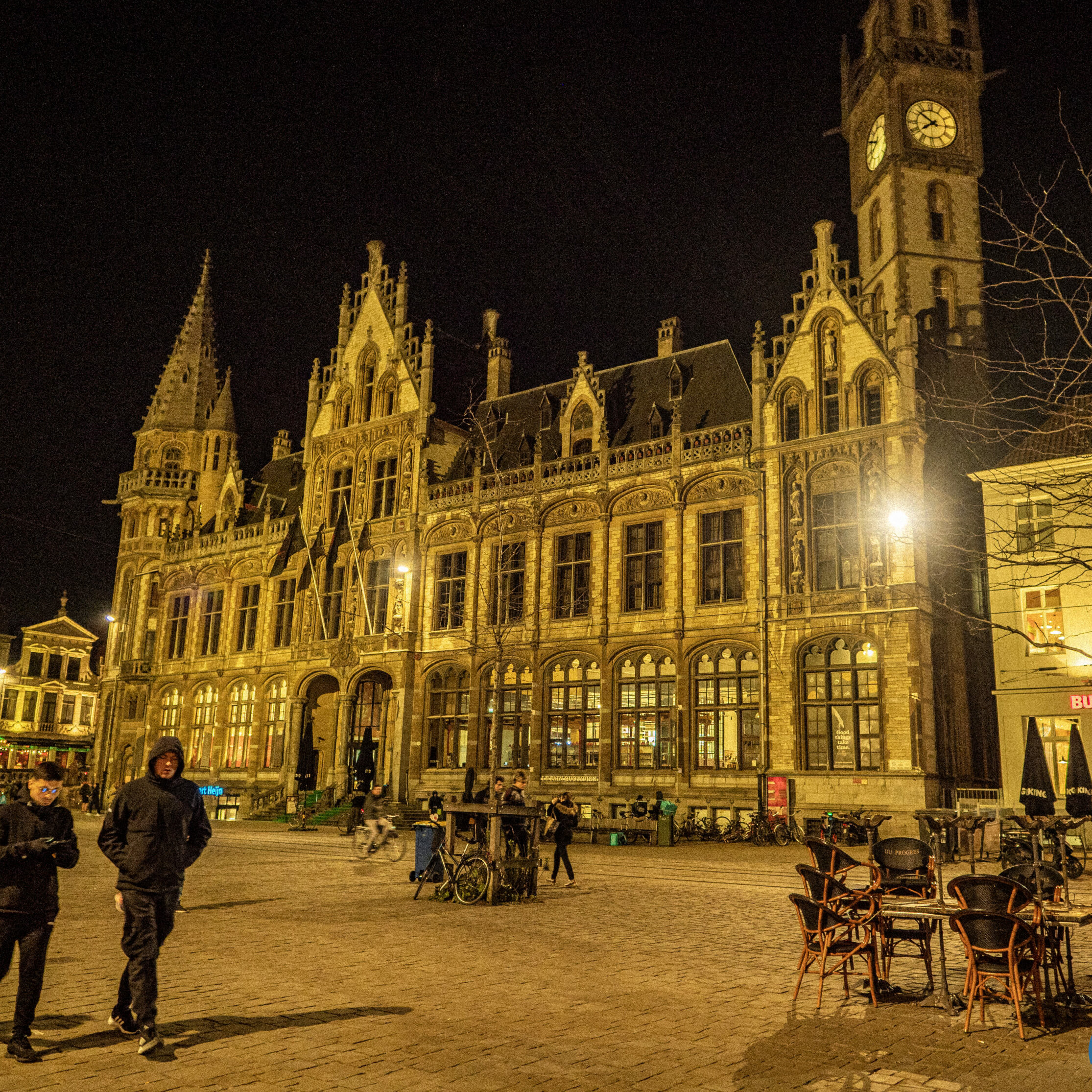 Postgebouw-Gent-bij-avond